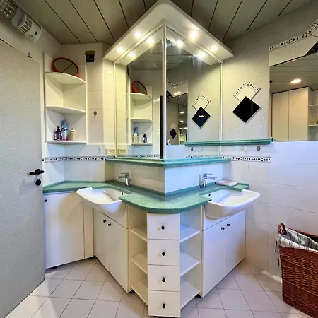 Leo Apartment